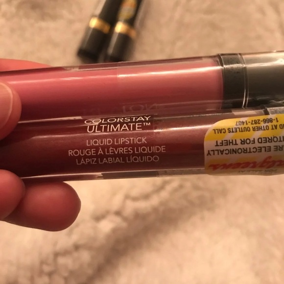 New/Sealed Revlon lipsticks/lip cream bundle - Picture 3 of 7